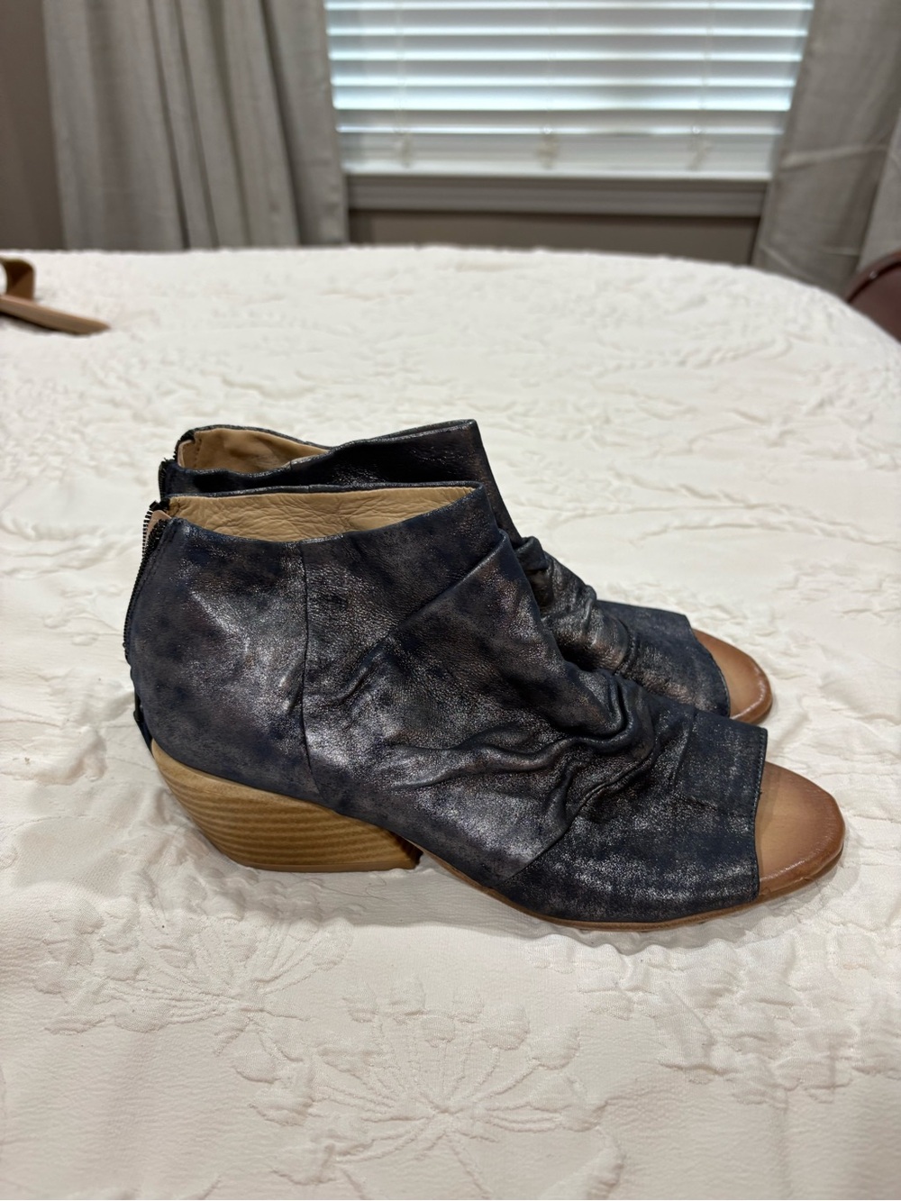 MIZ MOOZ size 38 Womens Navy Peep-Toe Leather Ankle Booties